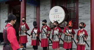 金甲武士出装顺序攻略（金甲武士装备选择与优化，让你无懈可击！）